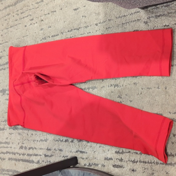 Lululemon Wunder Under Crop Currant like new - Picture 10 of 11